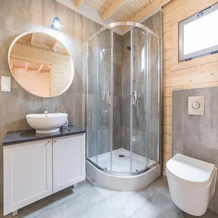Comfortable Cottages, 포비에로보