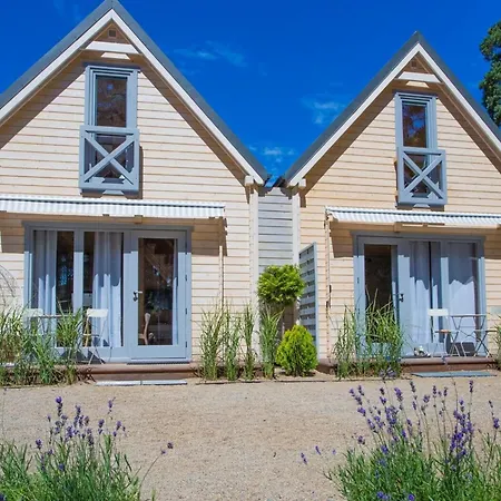 Comfortable Cottages, 펜션 *